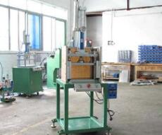 相比普通液壓鉚接機(jī),氣液增壓鉚接機(jī)有什么不同