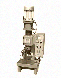 氣壓鉚接機(jī)在使用時要注意哪些事項？