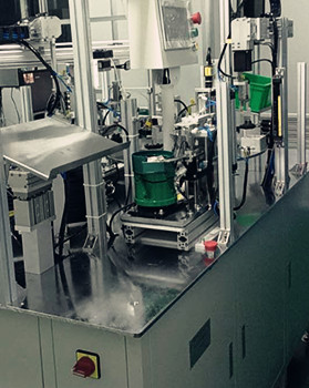 哪些因素會(huì)引起全自動(dòng)送料鉚接機(jī)磨損？