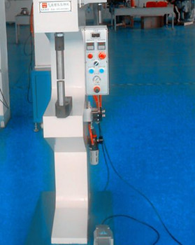 氣壓鉚接機(jī)運(yùn)行前需做好哪些準(zhǔn)備工作？