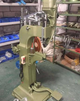 氣壓鉚接機的鉚頭會旋轉(zhuǎn)嗎?