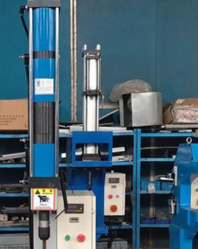 國(guó)內(nèi)廠家生產(chǎn)的鉚接機(jī)價(jià)格貴嗎？