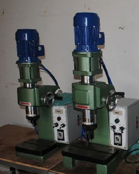 南京廠(chǎng)家怎么選擇合適的氣壓鉚接機(jī)？