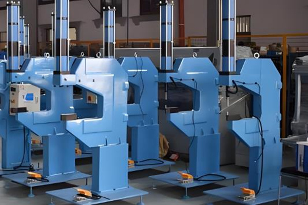 鉚接機(jī)出現(xiàn)小問(wèn)題？教你一招就搞定！